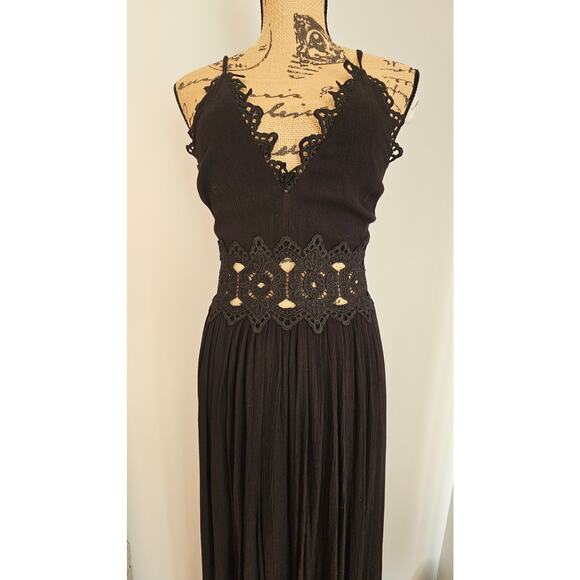 Lulus Black Lace Maxi Dress, This IS Love, Sexy Cutouts Crocheted Trim Sz S New - Picture 9 of 11